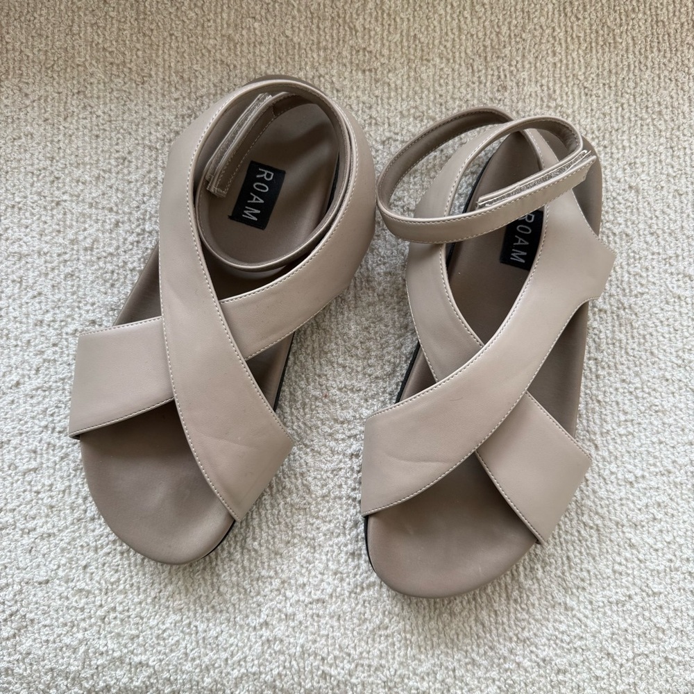 ROAM Women's Tan Cross-Strap Sandals, Size 9